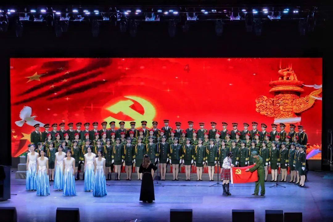 “三讲一评”助推网点服务能力提升